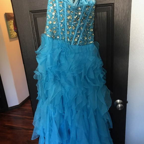 High/Low Formal Dress - Picture 2 of 3